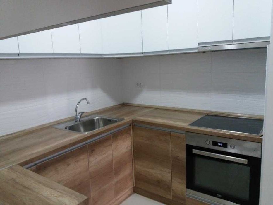 Дава се под наем Двустаен апартамент в Бургас, Зорница - 59 кв.м за 219.3 € - Снимка #2