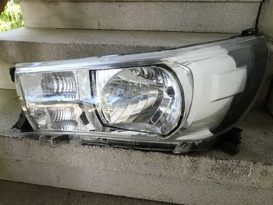 Фарове Toyota Hilux/Фар Toyota Hilux Оригинални