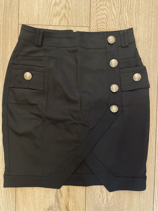 Черна еластична пола с висока талия