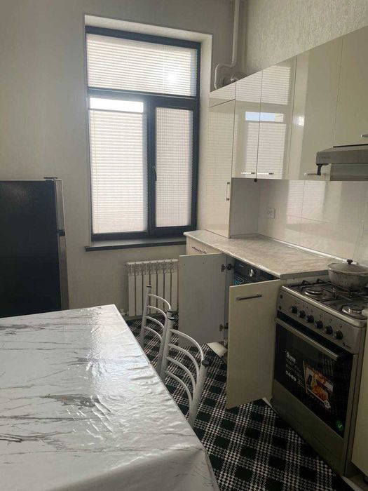 Срочно Квартира сотилади Мебеллари бн Янгийул шахар 3 хона