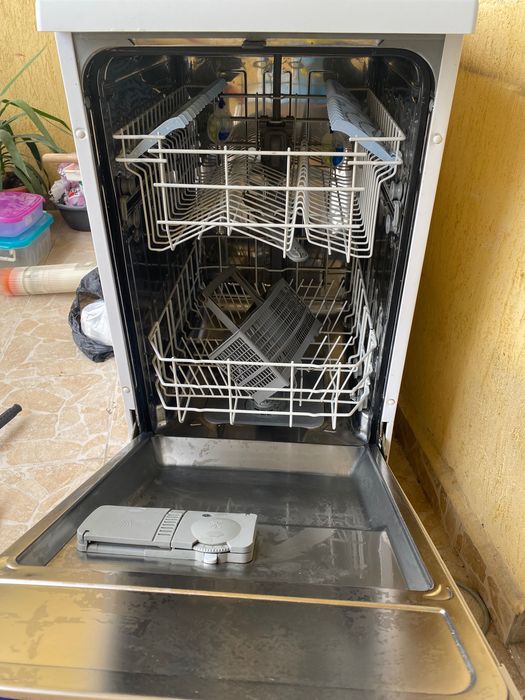 Продавам съдомиална BEKO