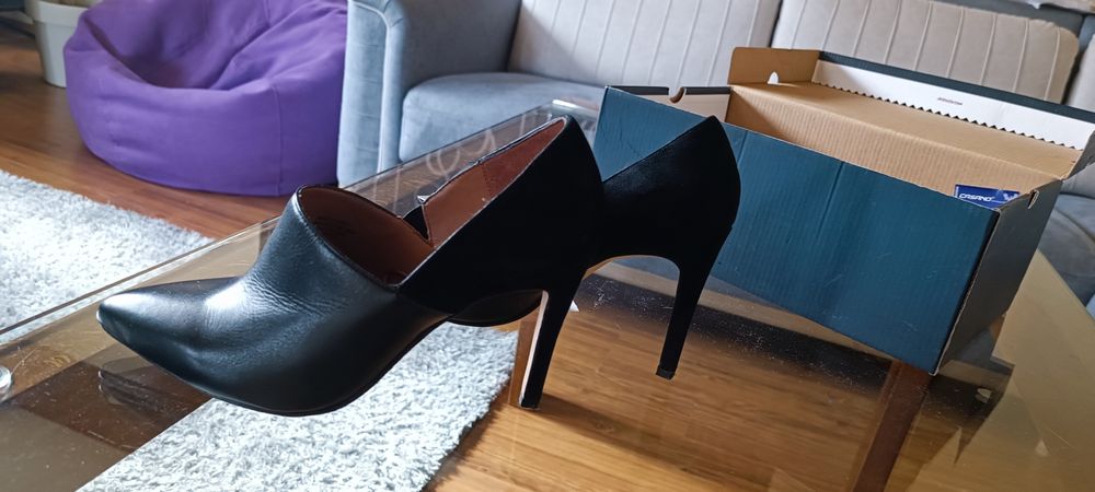 НОВА ЦЕНА Елегантни дамски обувки естествена кожа и велур HM 39 номер