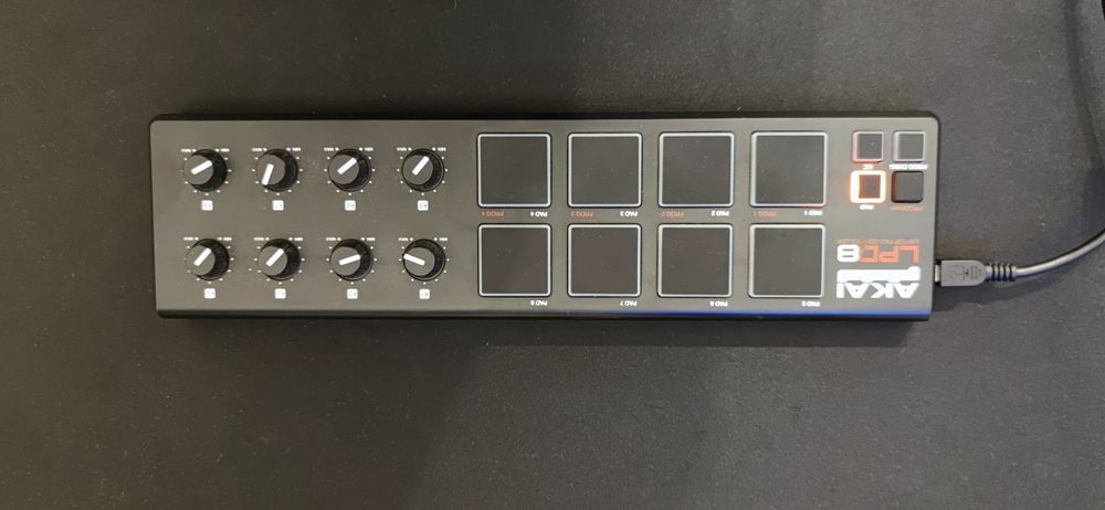 Vand Controller Midi Akai Lpd8.