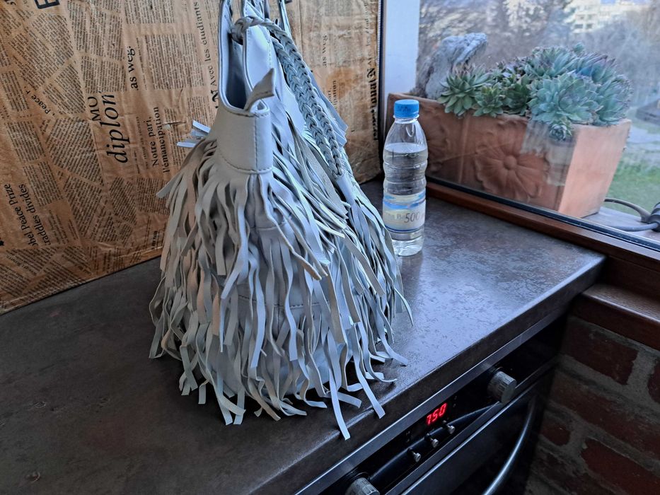 дамска чанта,като Нова.светло синя чанта с ресни,торба-естествена кожа