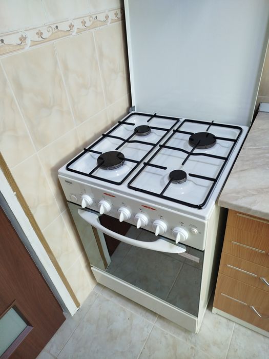 Argaz cu patro- ochiuri Zanussi no