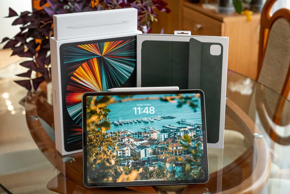 iPad Pro 12.9 Wi-Fi Silver 256GB 5th Generation - KATO НОВ + Аксесоари