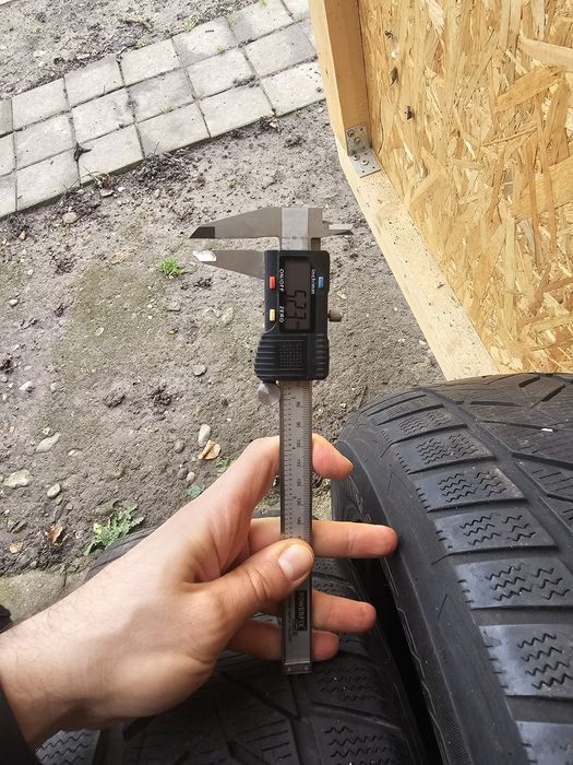 Doua anvelope iarna 225/60/17 de iarna M+S Vredestein