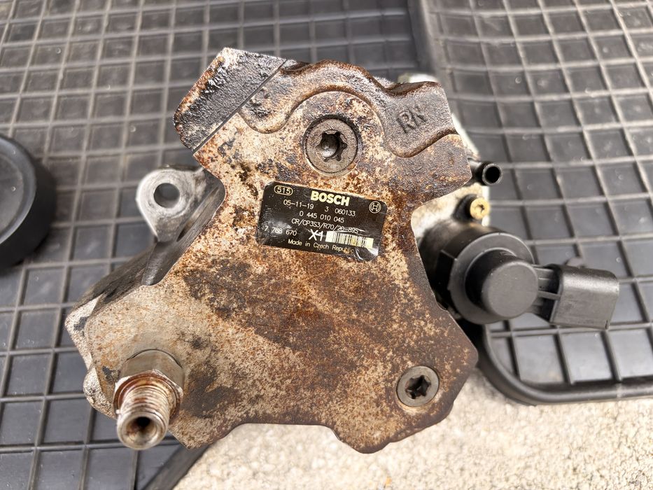 Bosch R70 CP3S3 BMW m57 горивна помпа със сензор