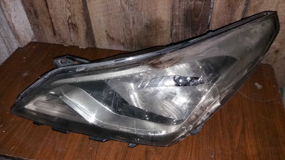 Продам Фару на запчасти на Accent(Solaris)
