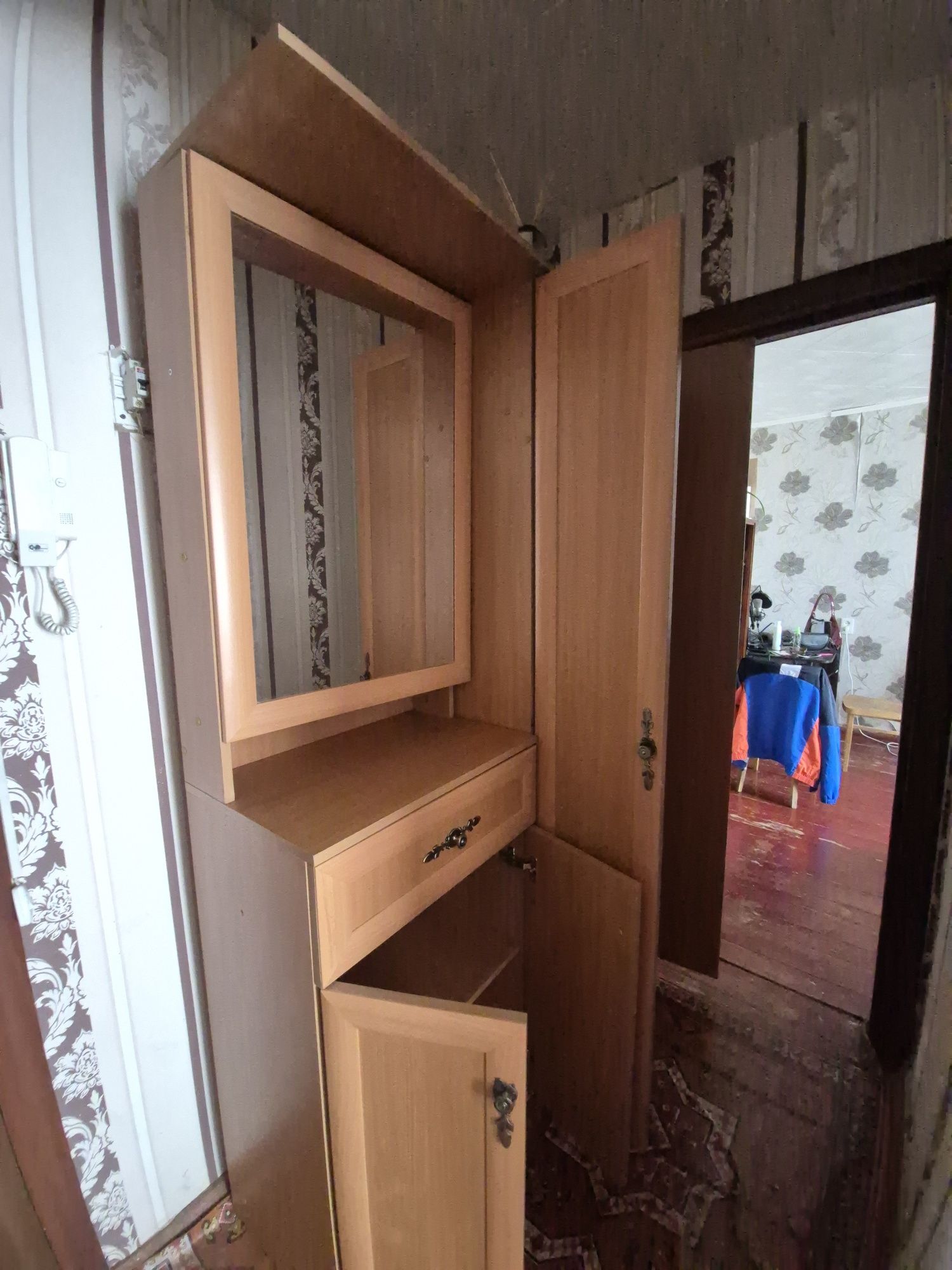 Шкаф в прихожую для верхней одежды