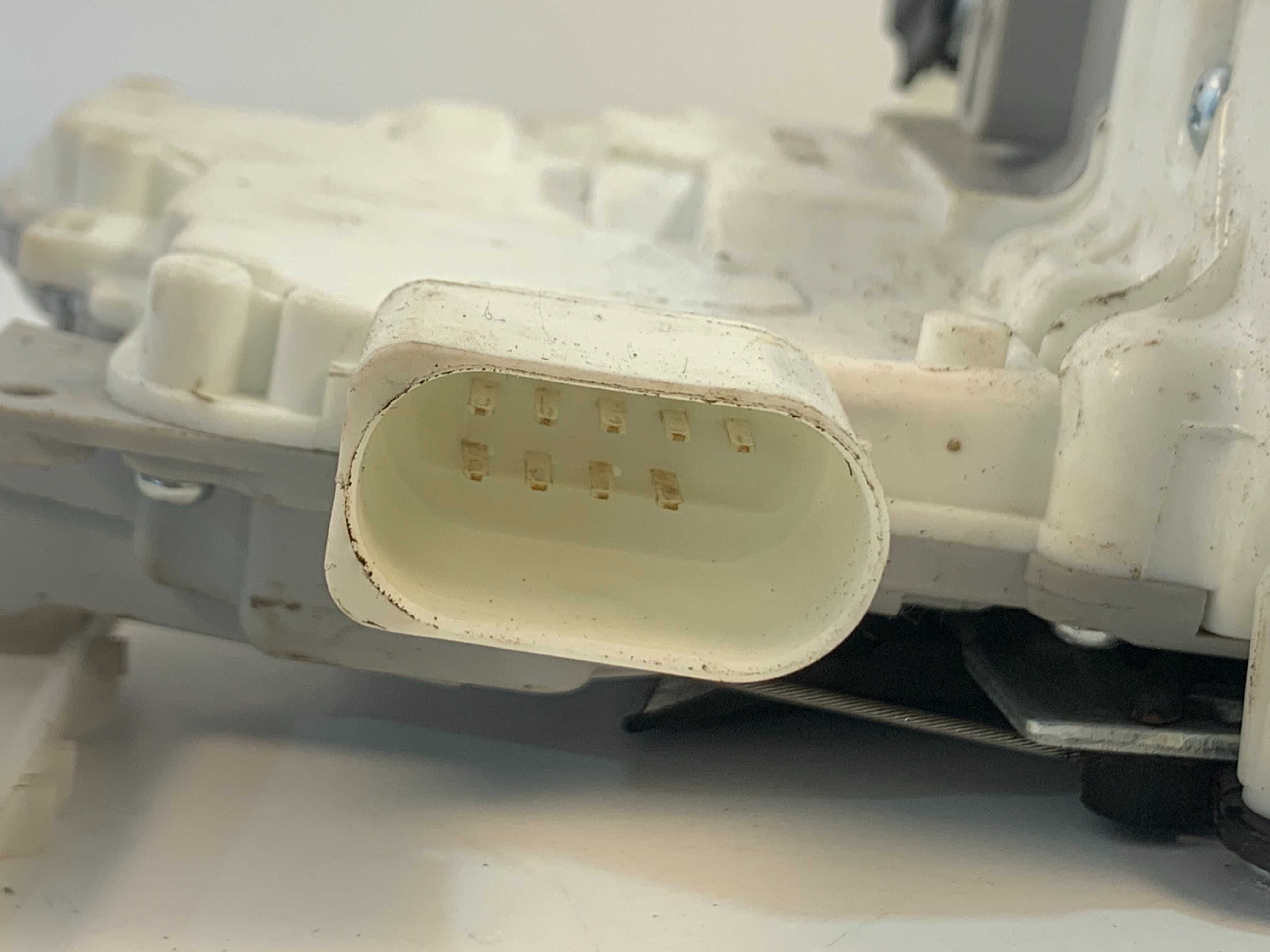 Предна лява брава външна дръжка патрон Seat Altea 3B0837207 5P0837867A