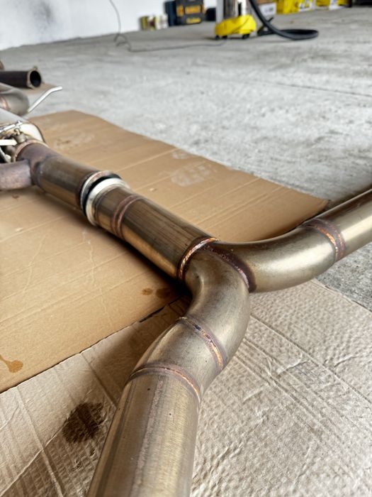 Vând evacuare custom cu clapetă Audi A5