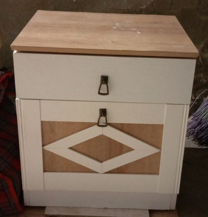Продам тумбу прикроватную.