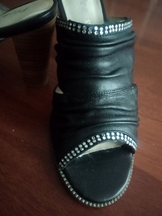 Женские босоножки