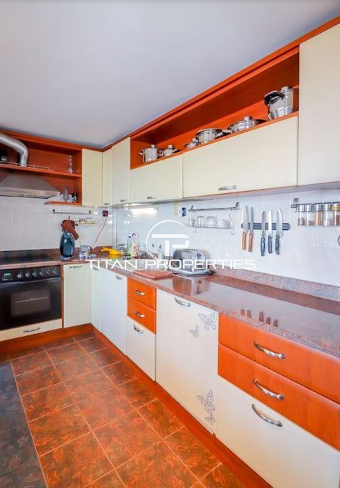 Дава се под наем Четиристаен апартамент в Варна, Генералите - 120 кв.м за 818 € - Снимка #1