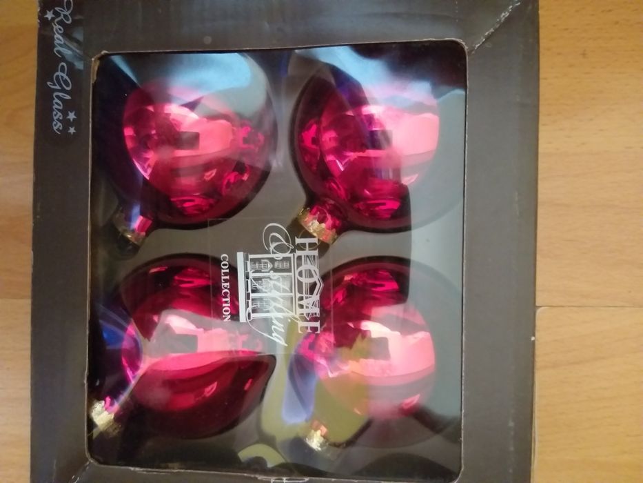 Стъклени елхови играчки