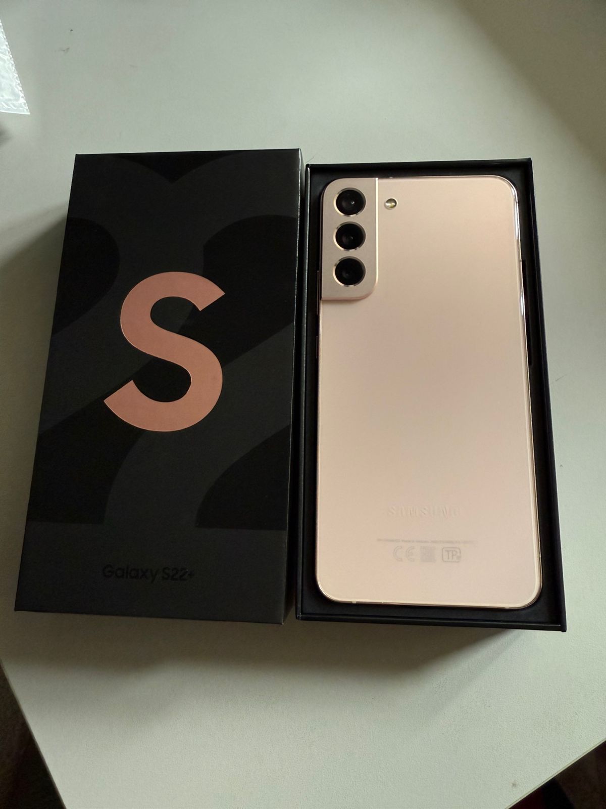Самсунг s22 plus, 256гб
