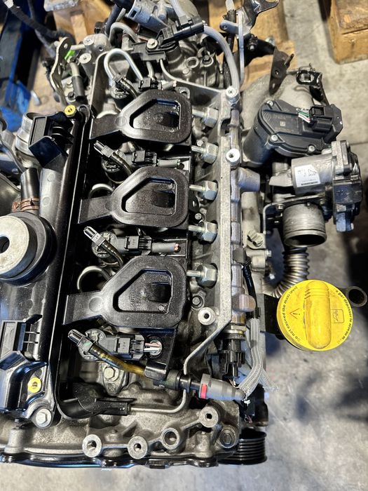 Motor Renault Trafic 2.0 dci euro 5 an 2013 Opel Vivaro injectie bosch