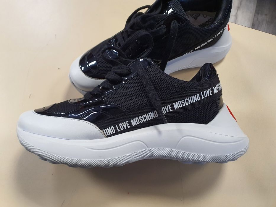 Adidasi Moschino 38,stare impecabila