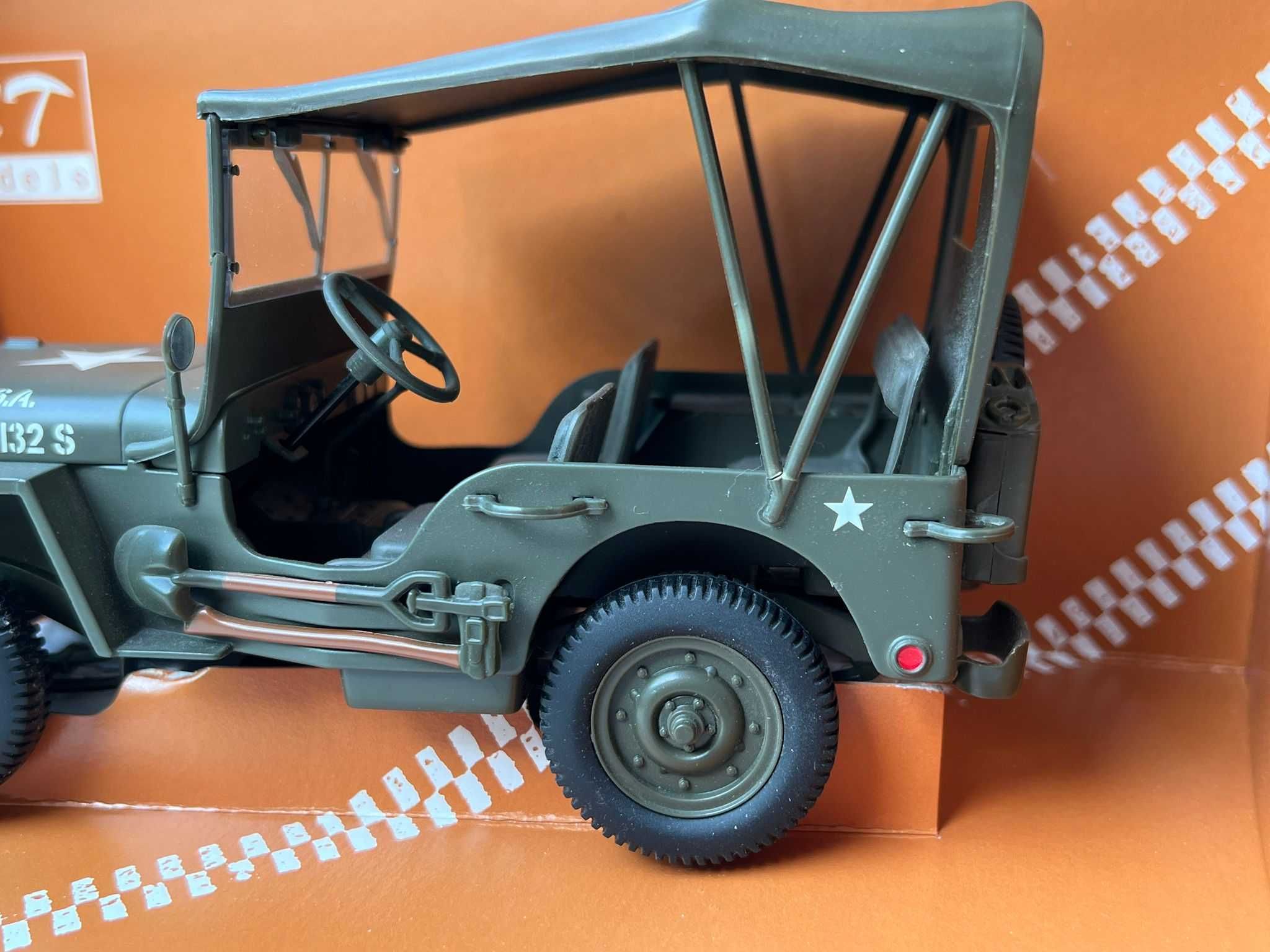 Macheta Auto 1/18 UT Models Jeep Willys Militar Army