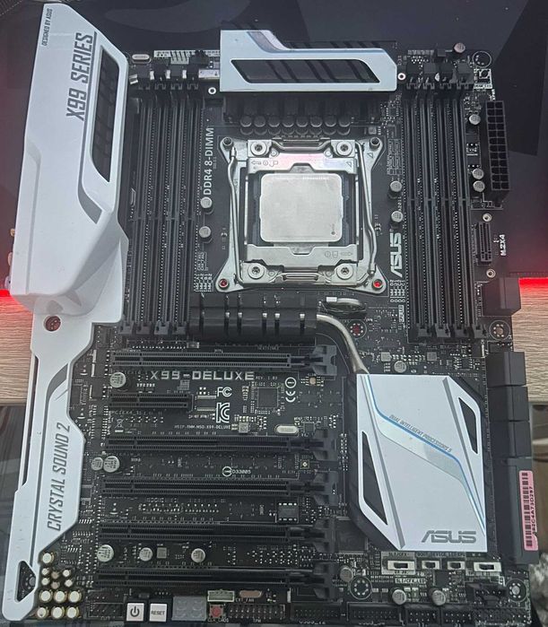 DEFECT! Vând placa de bază Asus X99-DELUXE cu Intel I7-5820K DEFECTĂ