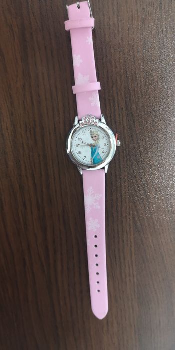 Часовник Hello Kitty и Елза