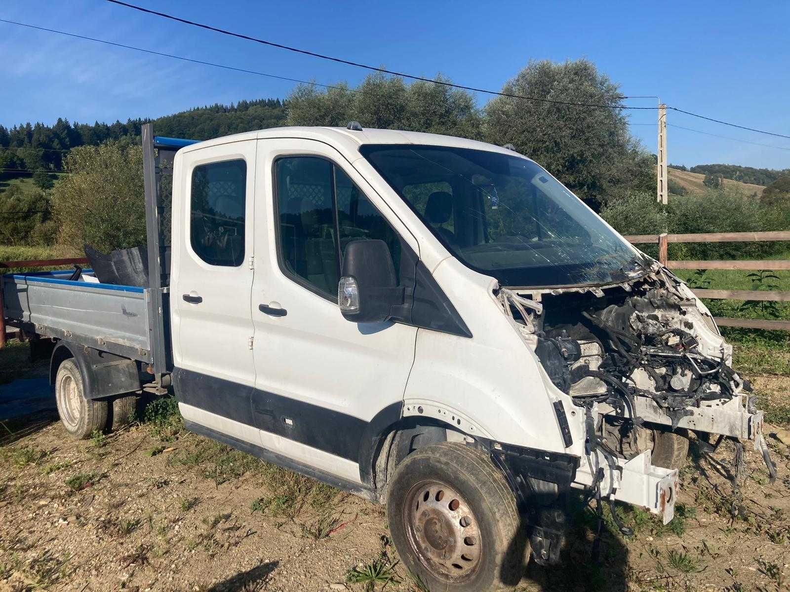 Vând Ford avariat