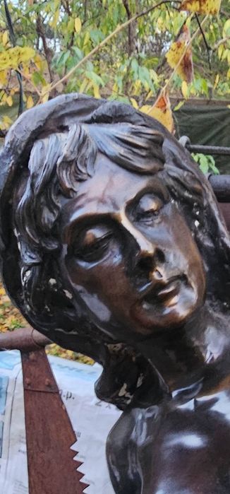 O deosebită Piesă din Bronz semnată