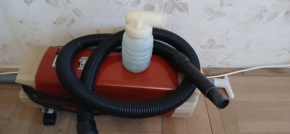 Aspirator AP21 – Made in Romania, cu sac și accesorii incluse