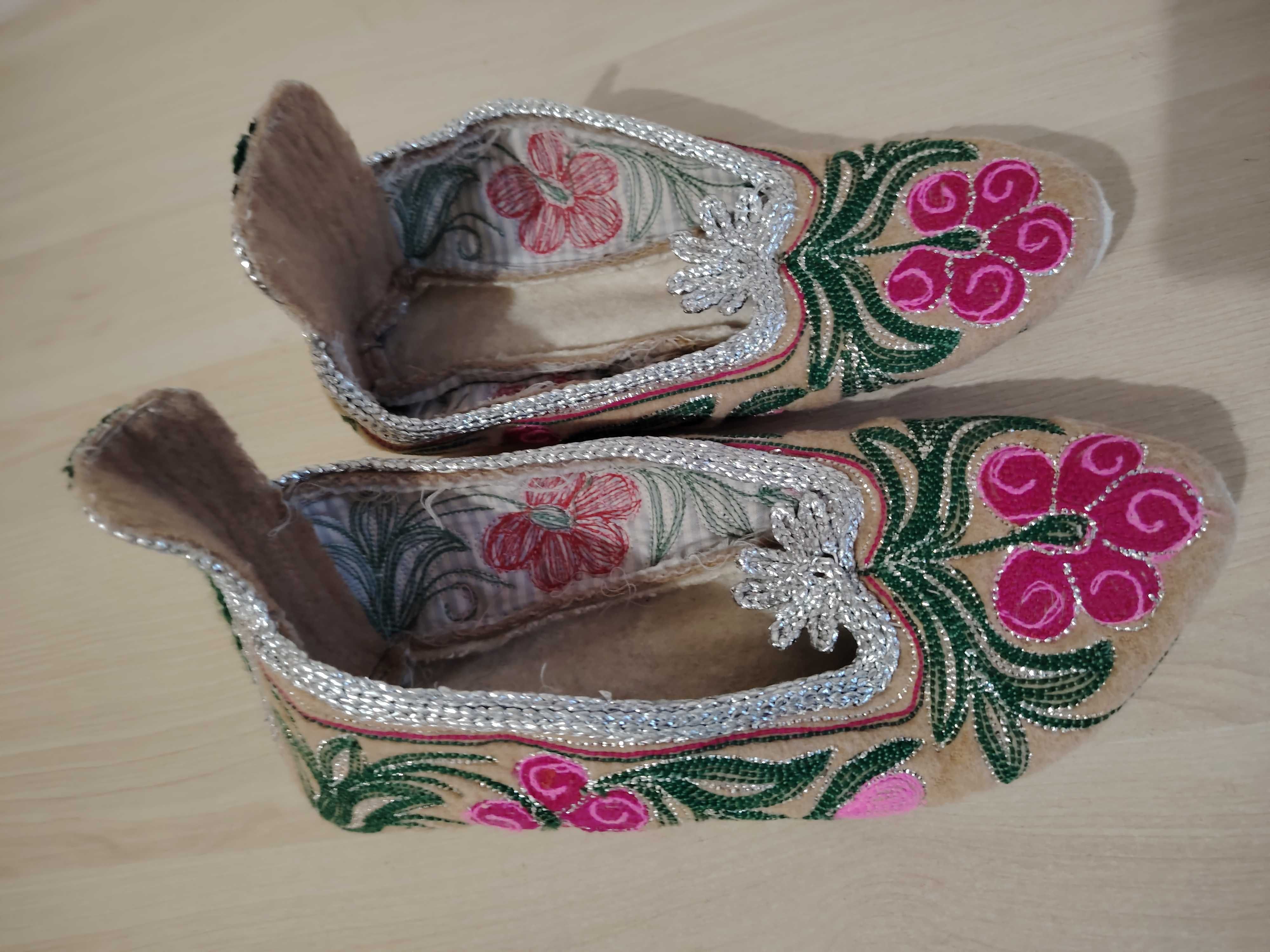 Родопски везани чехли и терлици