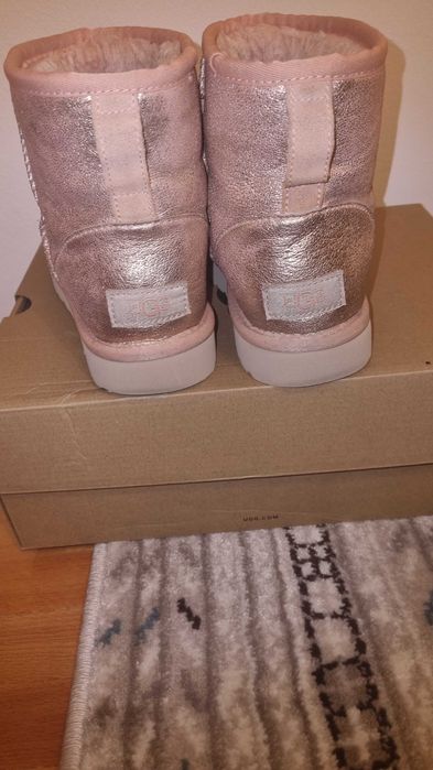 Ghete UGG marime 37