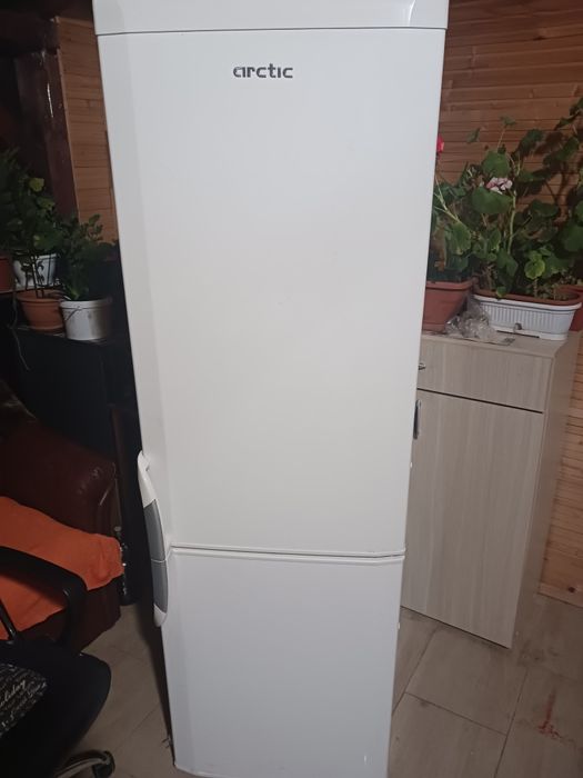 Vând combina frigorifica  în bune condiții de utilizare