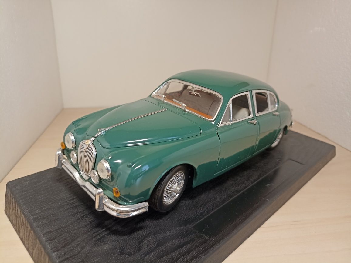 Jaguar MarkII 1959 macheta auto la scara 1/18, maisto