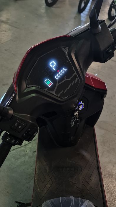Scuter electric Z-Tech 1000W 60V Rosu cu Bluetooth, alarma, Nou