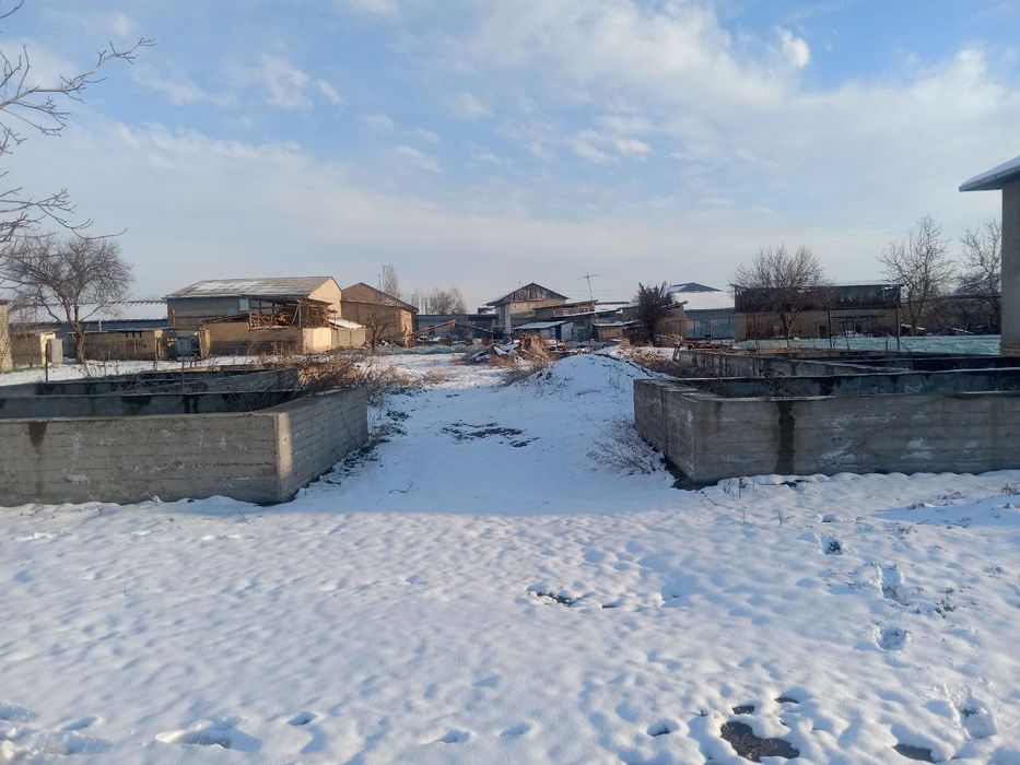 Nurafshon uchastka sotiladi