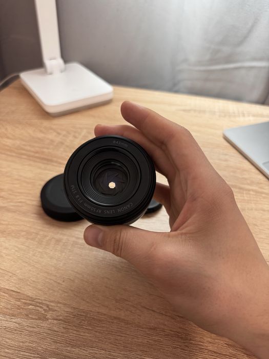 Canon rf 50 mm f1.8 като нов