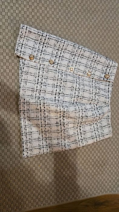 Пола бяла , букле