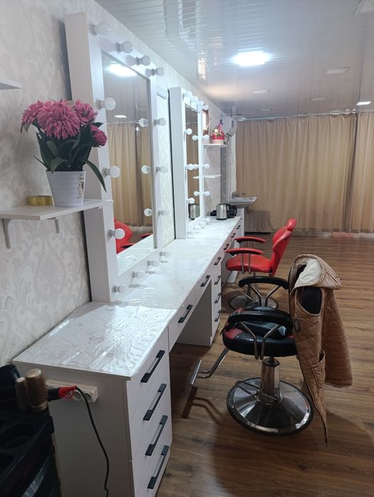 Сдается помещение 60 КВ.м ,готовый под женский салон, 5 рабочих мест,