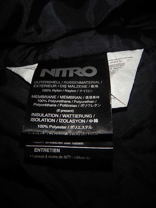 Geaca de snowboard/ski Nitro 10000 mm cu aerisire. Marimea S-Women.