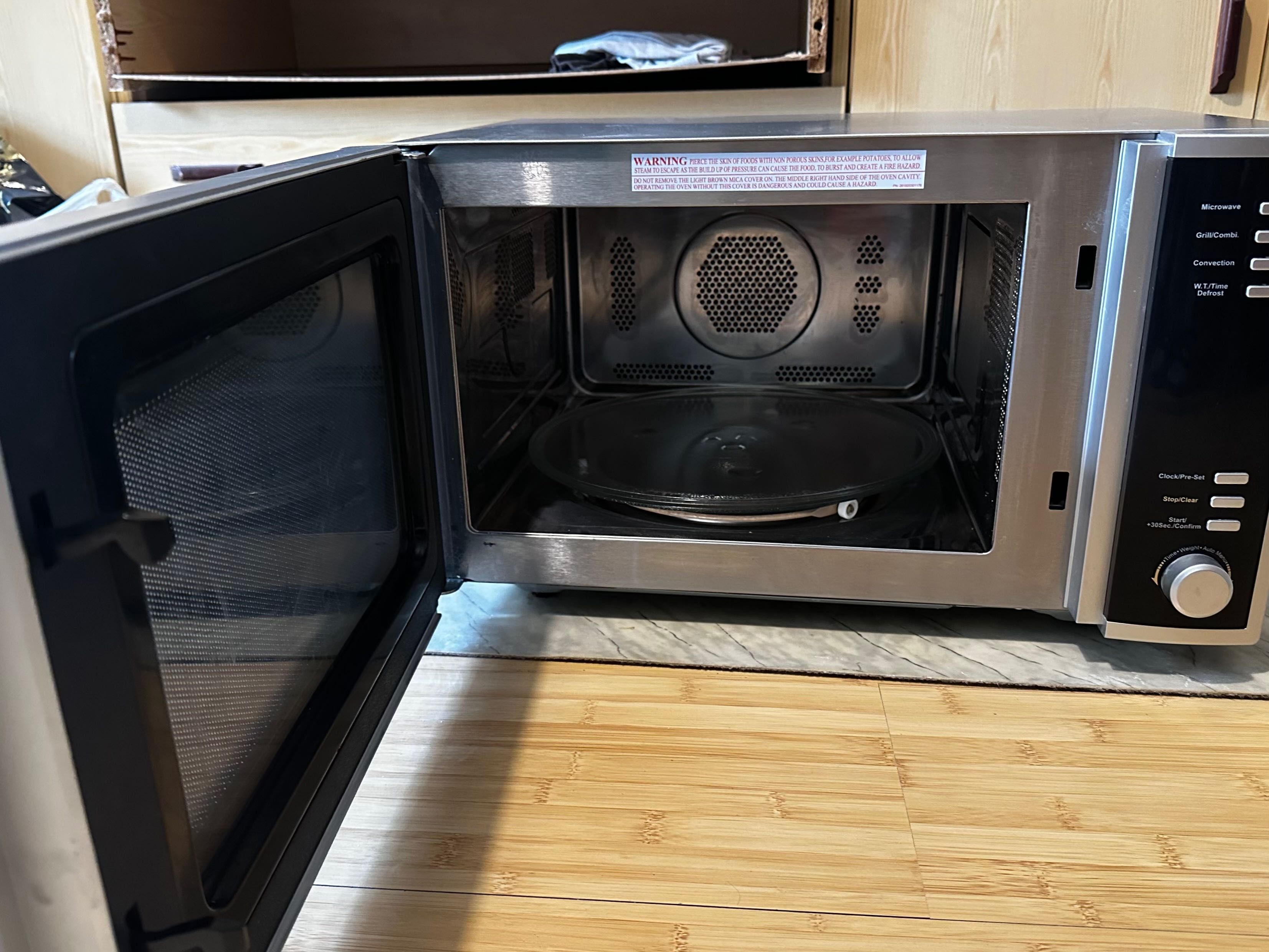 Микровълнова печка Delonghi