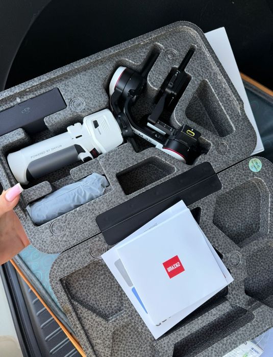 Vând Stabilizator Zhiyun crane M3 S pentru fotoaparat (Nou- nefolosit)