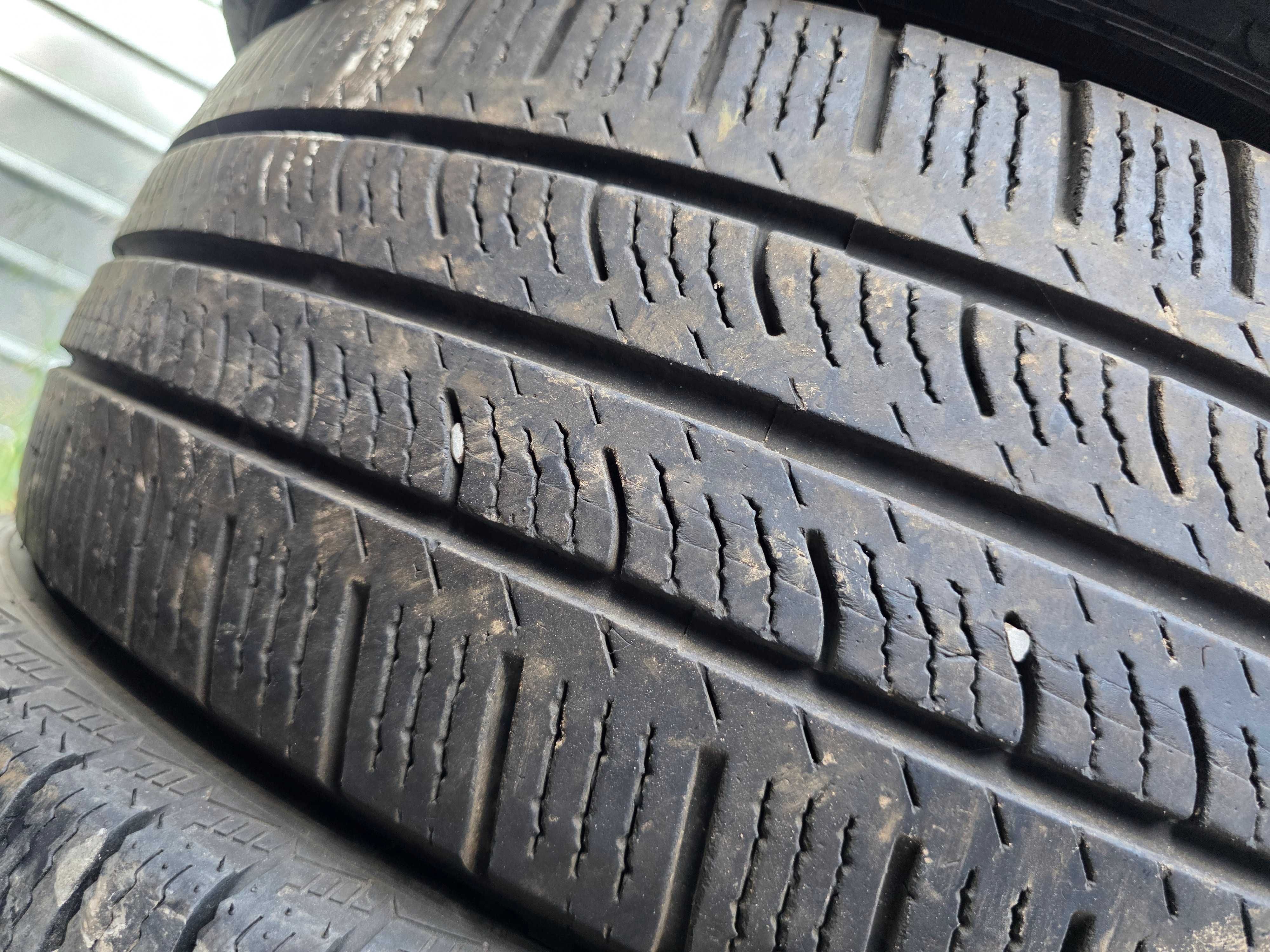 2бр Всесезонни гуми за БУС 225 70 15 С - Pirelli