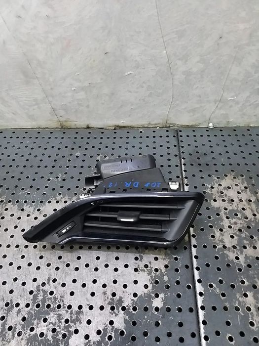 Grila ventilatie bord dreapta peugeot 208 1 ca cc 9673131677