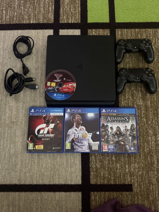 Продавам Playstation 4 slim 1TB с два контролера и 4 игри