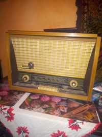 Radio cu lampi antic