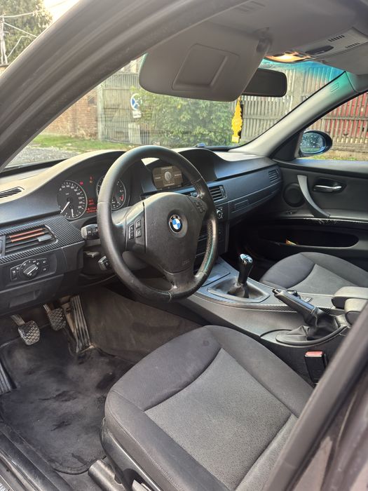 BMW E90 318i – 2.0 benzină, 129 CP, manuală 6 trepte – An 2006