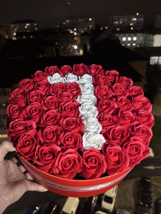 Vand aranjamente cu trandafiri din sapun