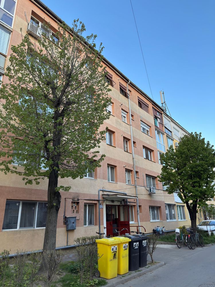 Vând apartament cu 2 camere(mobilat)în cartierul Micro 3 - Lugoj