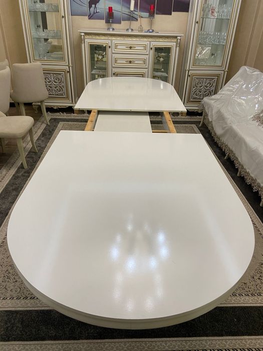 Белый стол в отличном состояний!