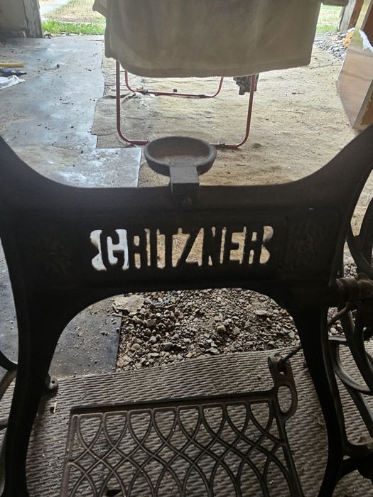 Vând mașină de cusut Gritzner germana.